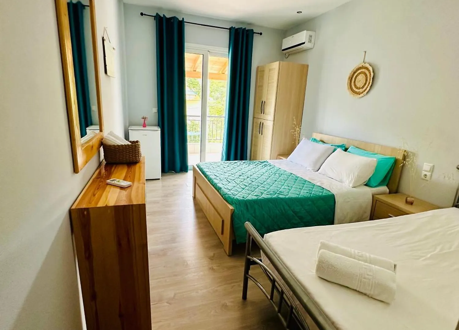 Simadhes Room Himara 0*,  Albania